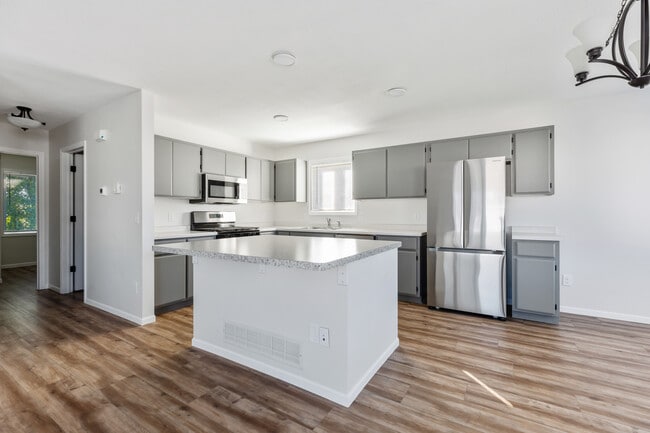 Photo - 915 Blair Cir