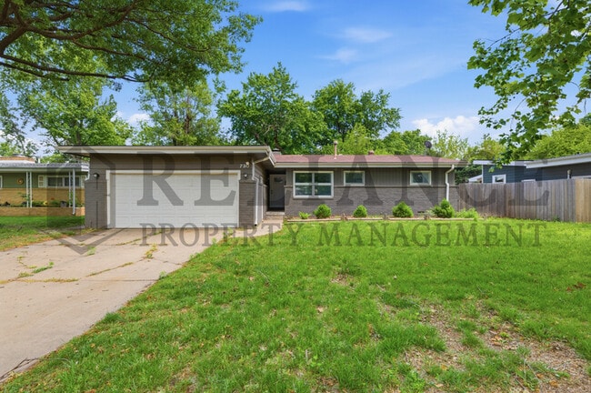 Building Photo - 730 N Chipper Ln
