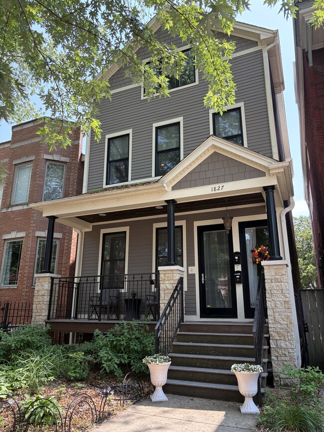 Photo - 1827 W Melrose St Townhome