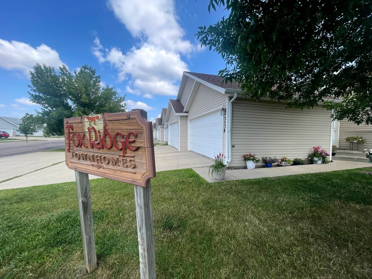 3 Bed 2 Bath Townhome in South Fargo! - 3 Bed 2 Bath Townhome in South Fargo!