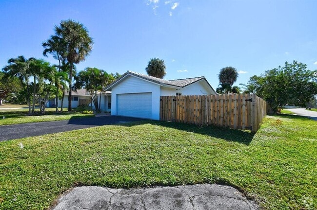 Building Photo - 1060 NW 6th Ter Rental
