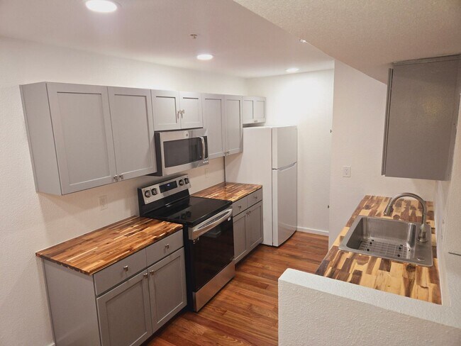 Photo - Freshly Remodeled 2 Bed, 2 Bath Condo in The Arbors!! Students OK! Avail. July 19th! Unit 3-124