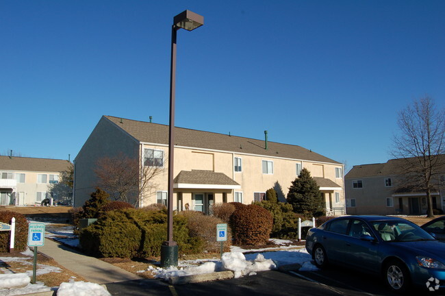Pheasant Run Apartments - Pheasant Run Apartments
