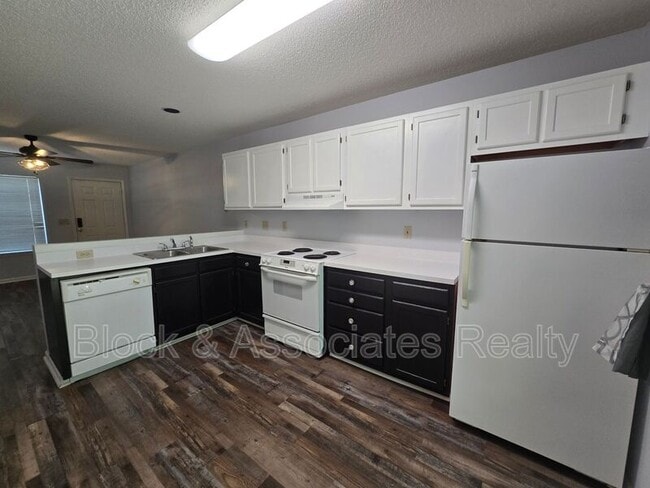 Photo - 606 English Ct