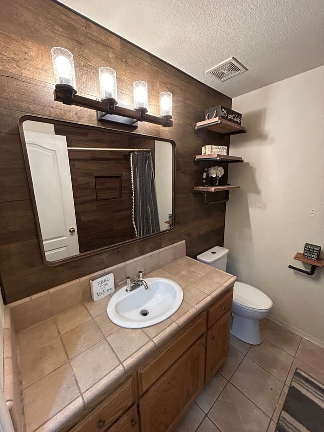 Photo - Spacious, open and upgraded home in Northwest Hanford....with 30 solar panels!!!