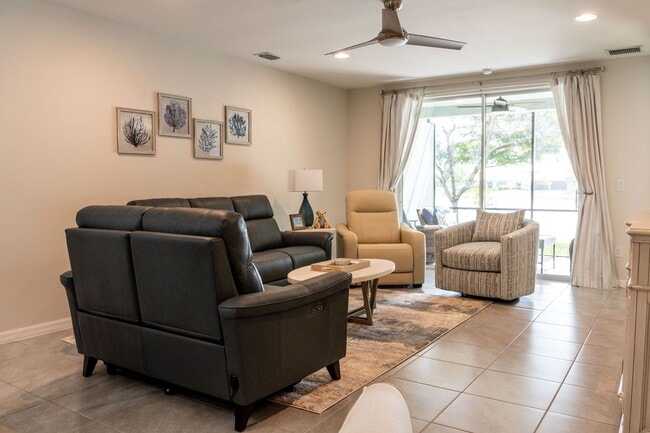 Photo - 14888 Edgewater Cir