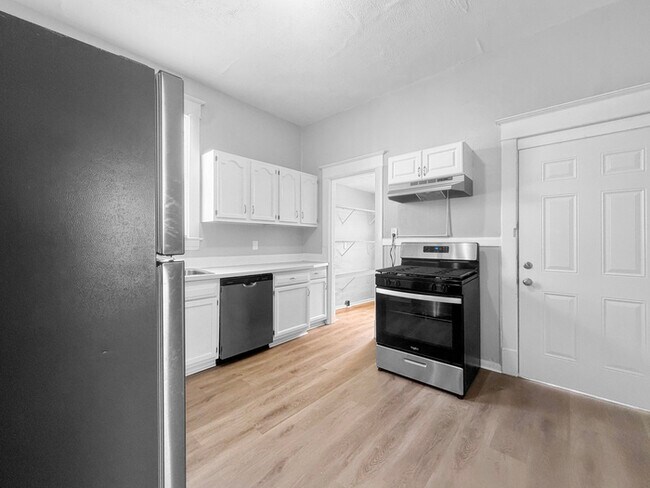 Photo - 127 N 40th St