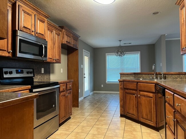 Photo - 2408 Lancashire Ln