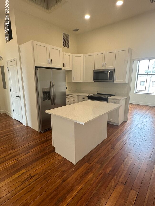 Building Photo - 115 E Call St Rental