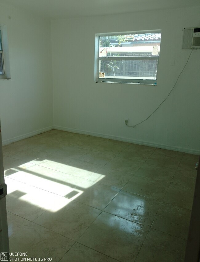 Photo - 60 NE 60th St Apartamentos Unidad 3