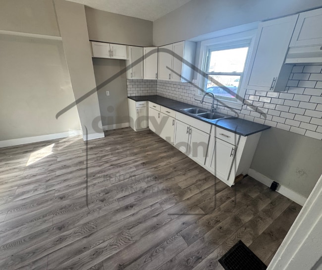 Building Photo - 314 Charles St Unit 1 Lower