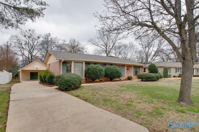 Photo - 814 Cleermont Dr SE