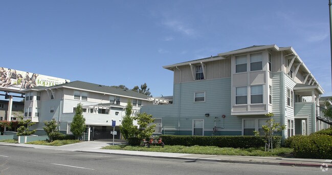 Photo - Foothill Family Apartments