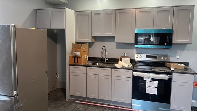 Building Photo - 12 Benefit St Unit 4