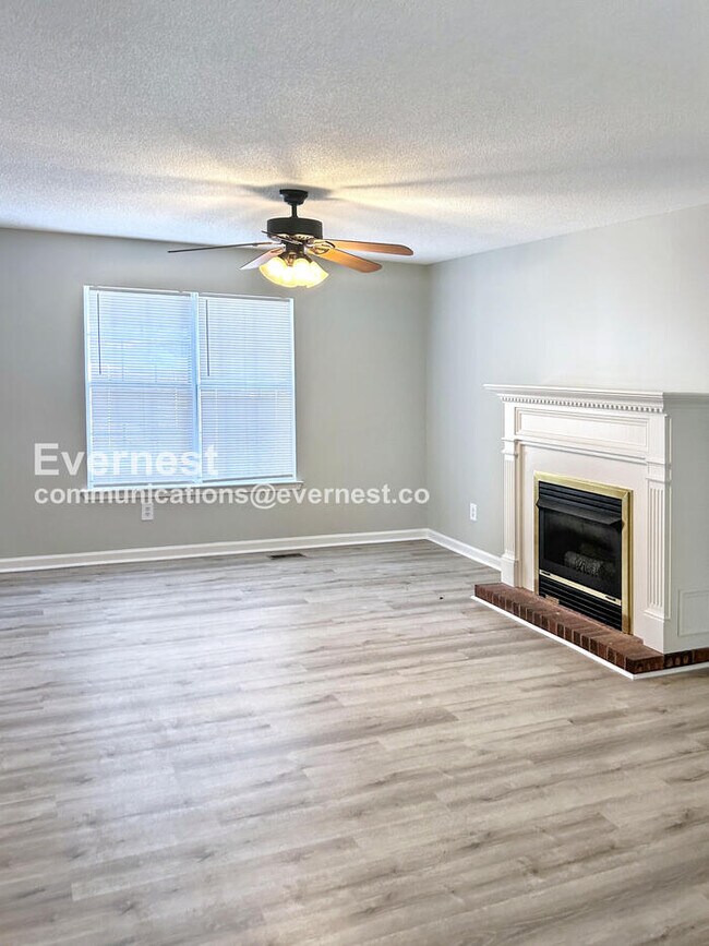 Photo - 1104 Oak Creek Trail