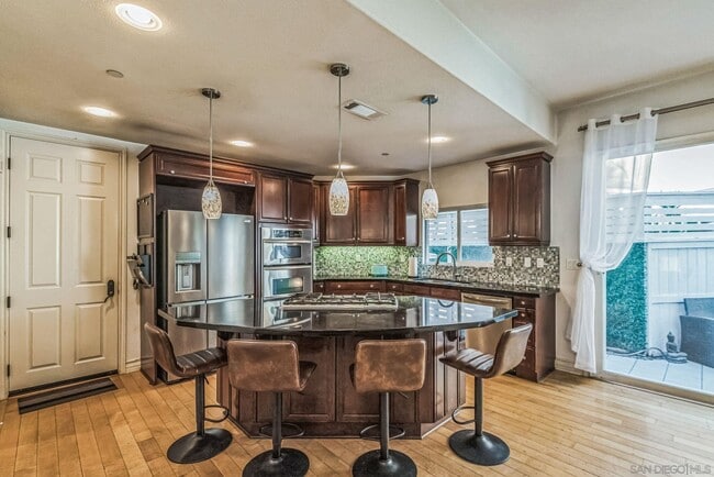 Photo - 505 N Cedros Ave