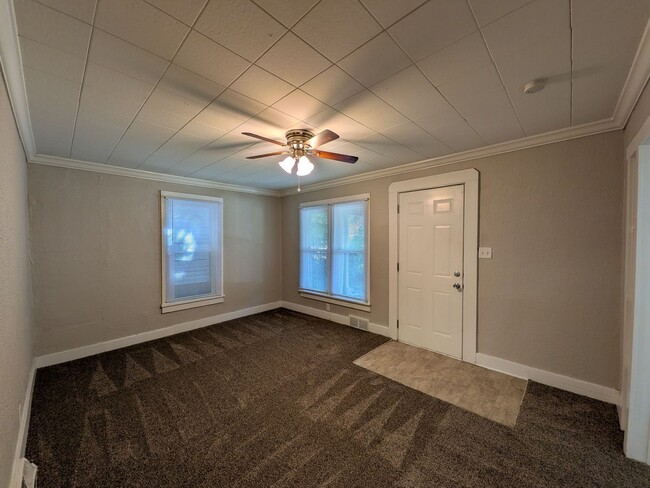 Photo - 3 Bedroom Home with detached garage and partially fenced yard, pet friendly!