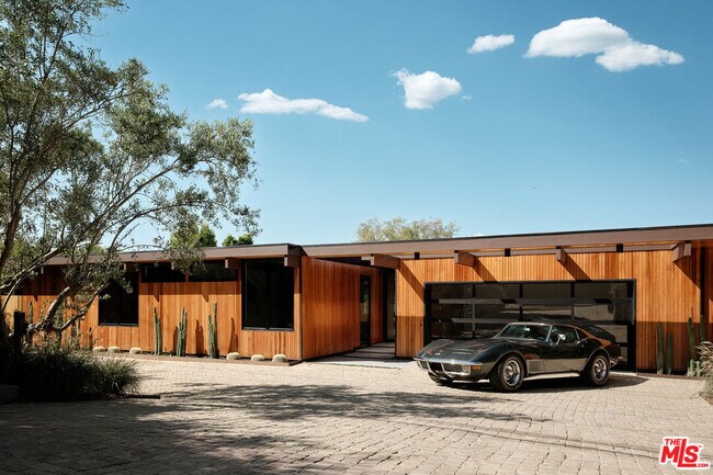 Building Photo - 5637 Busch Dr