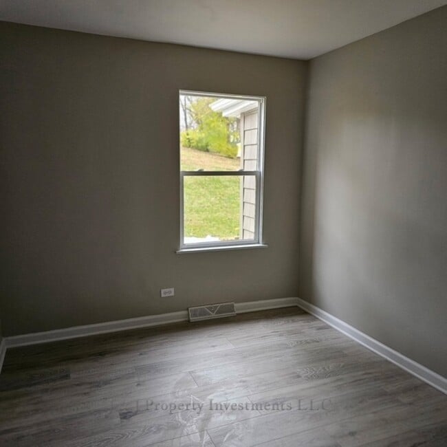 Photo - 7119 S Solon Rd