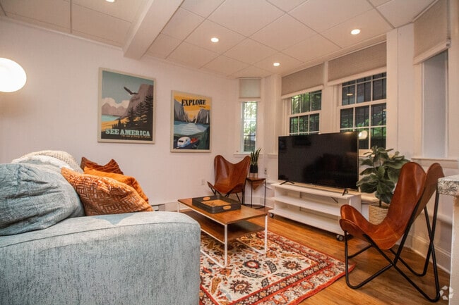 Building Photo - 1253 Beacon St Rental
