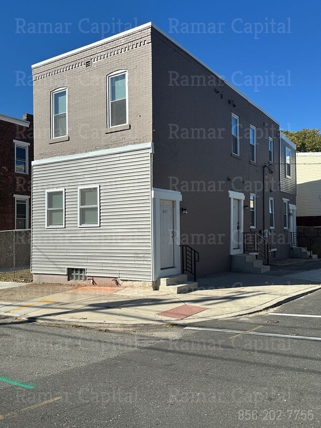 Building Photo - 451 Line St Unit A