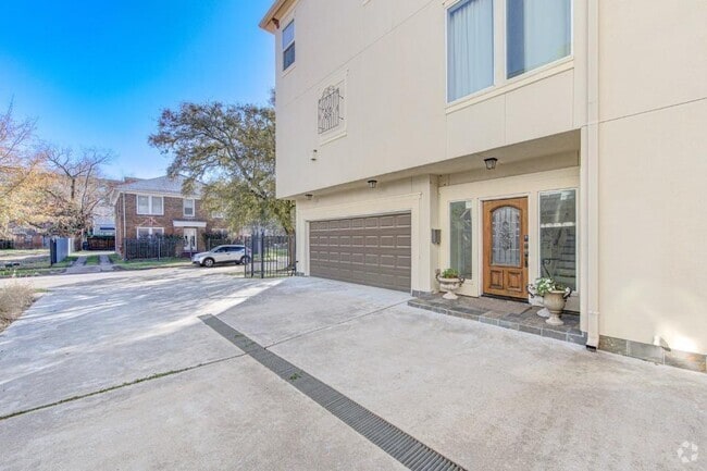Building Photo - 1326 W Bell St Rental