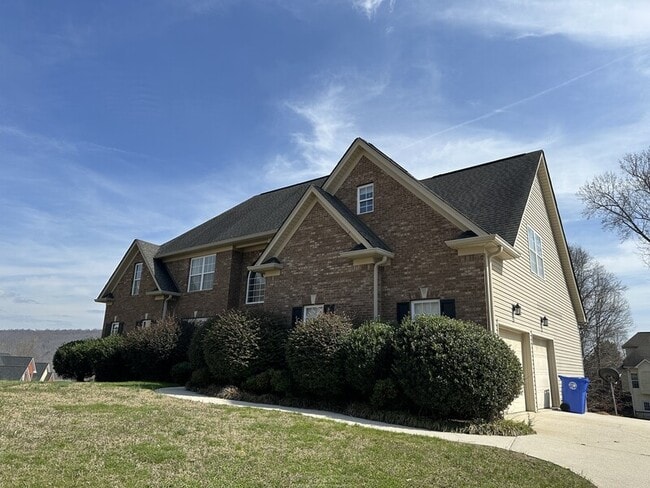 Building Photo - 5511 Ginkgo Rd