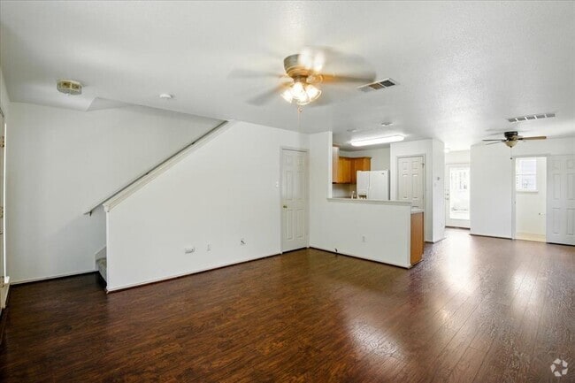 Building Photo - 508 Crater Lake Dr Rental