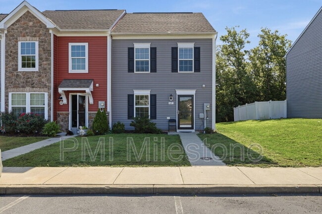Building Photo - 65 Darien Dr