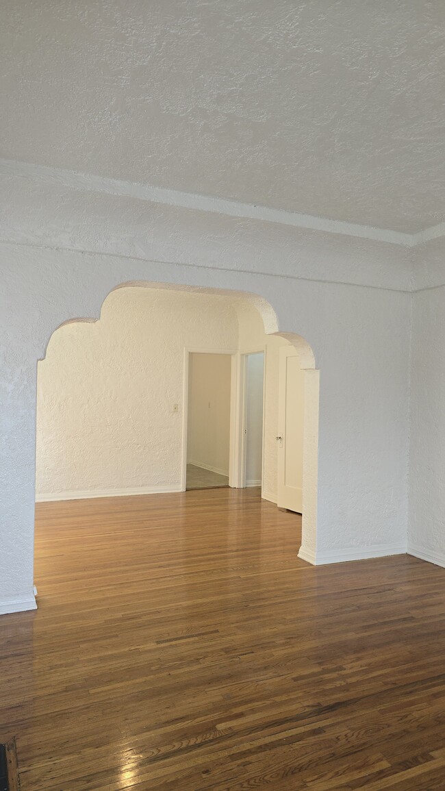 Photo - 2621 Wellington Rd Unit 2