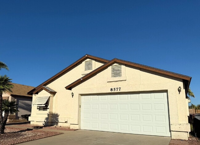 Building Photo - Charming 3BR Home on Golf Course with Scen...