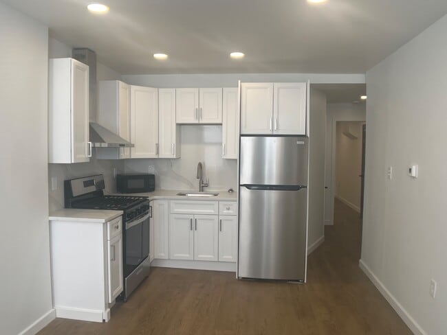 Photo - 2239 W Oxford St