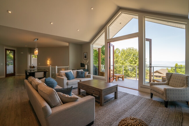 Building Photo - 5361 Royal Sea View