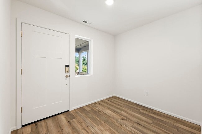 Photo - 620 Alocasia Street NE