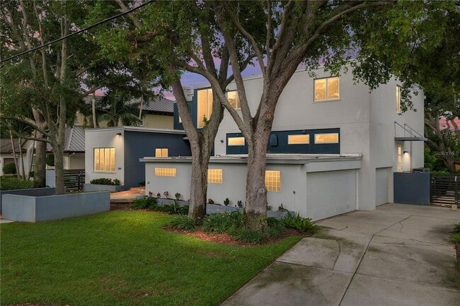 838 Monterey Blvd NE