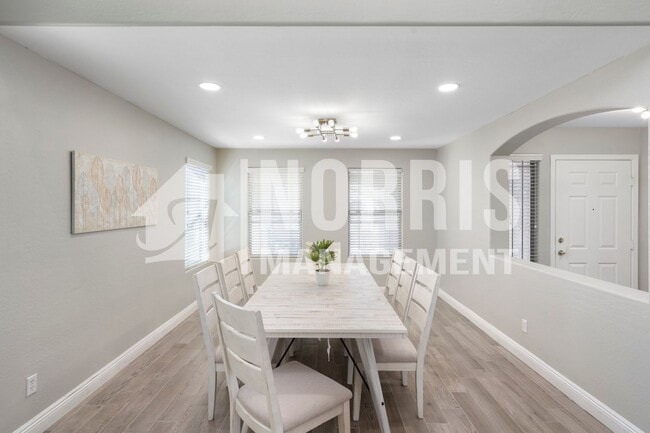 Photo - Beautiful Large Furnished Home w/A Pool