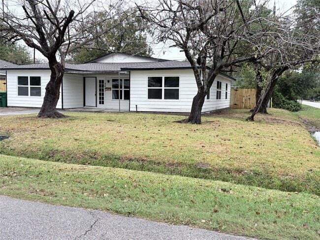 Photo - 5451 Oriole St