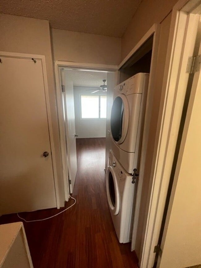 Photo - 2 Bed / 1.5 Bath / 1 covered reserved parking - Great Kailua Location! Unit A240