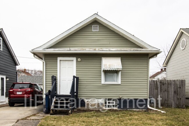 COZY 2 BEDROOM WITH BONUS ROOM IN LORAIN - COZY 2 BEDROOM WITH BONUS ROOM IN LORAIN House