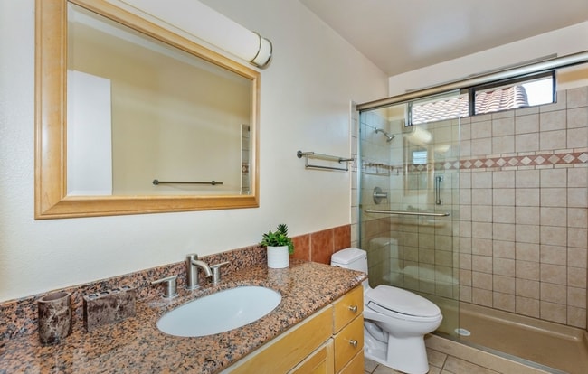 upstair shared full bath room. - 10734 Chinon Cir