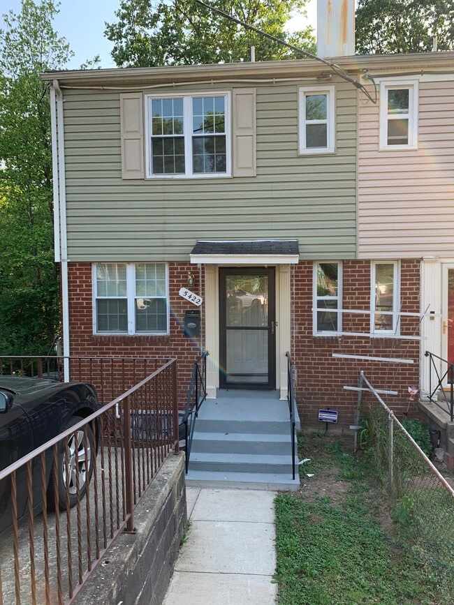 Vista frontal - 5422 67th Ave