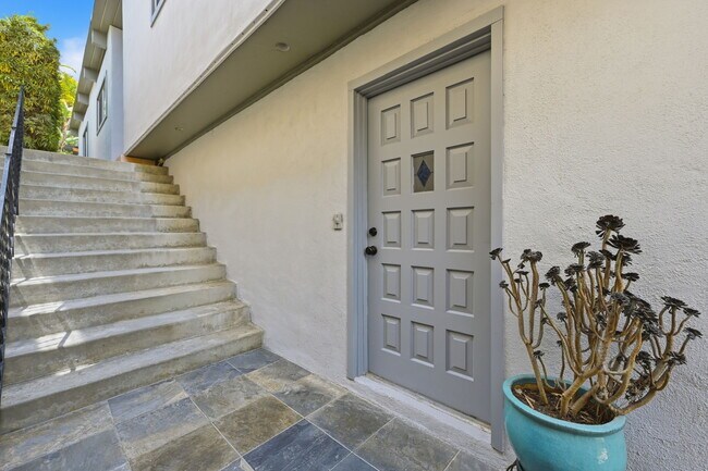 Photo - 2553 Via Merano