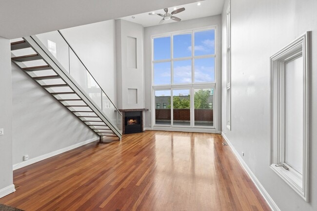 Photo - 1151 N Damen Ave