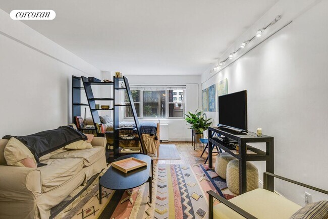 Photo - 345 E 56th St