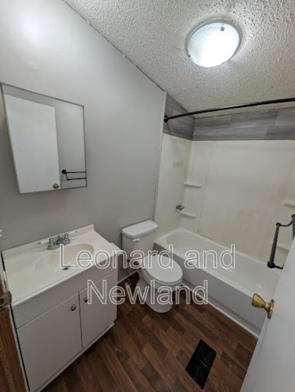 Photo - 515 Orme Ave