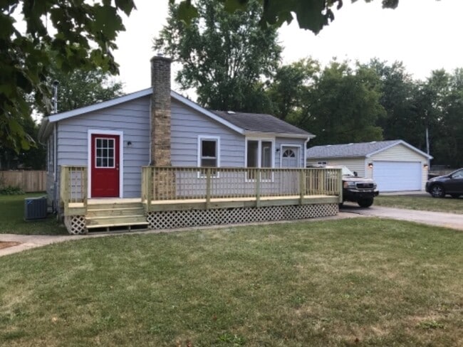 Building Photo - 916 Burris Ave