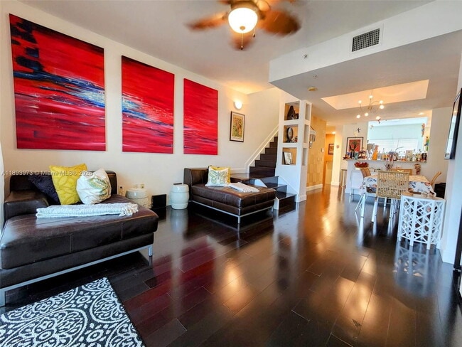 Photo - 730 NE 90th St