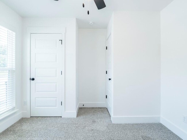 Photo - 1440 Emmerson St