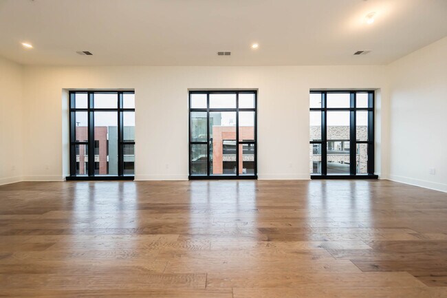 Photo - 6745 Longshore St Unidad 507