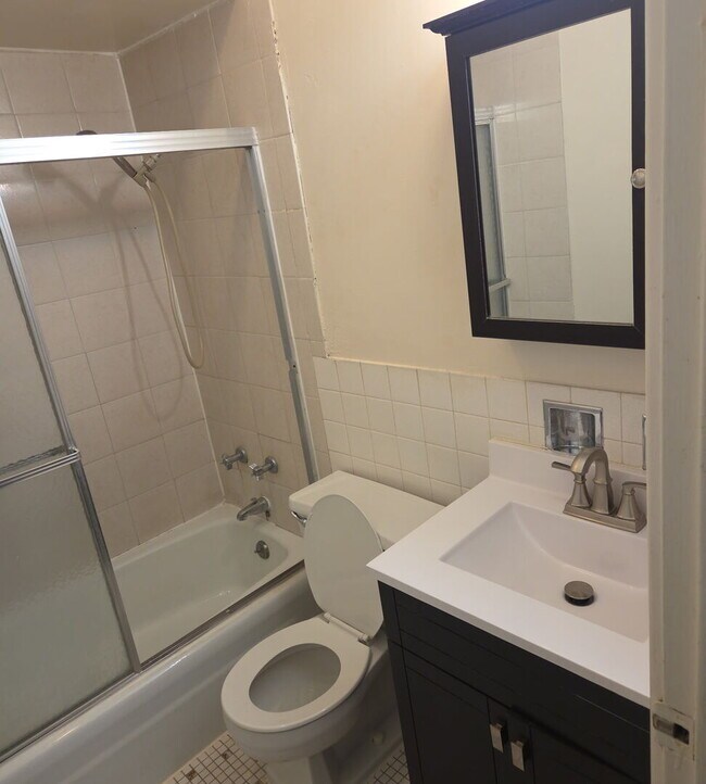 Photo - 6128 N Kenmore Ave Unit 302